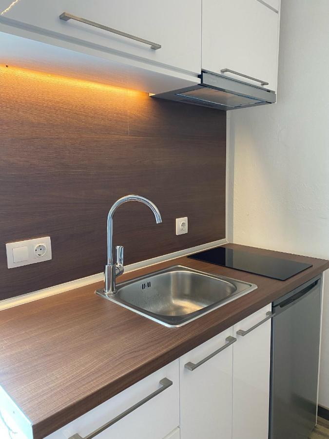 Modern Tiny House In Волос Екстер'єр фото